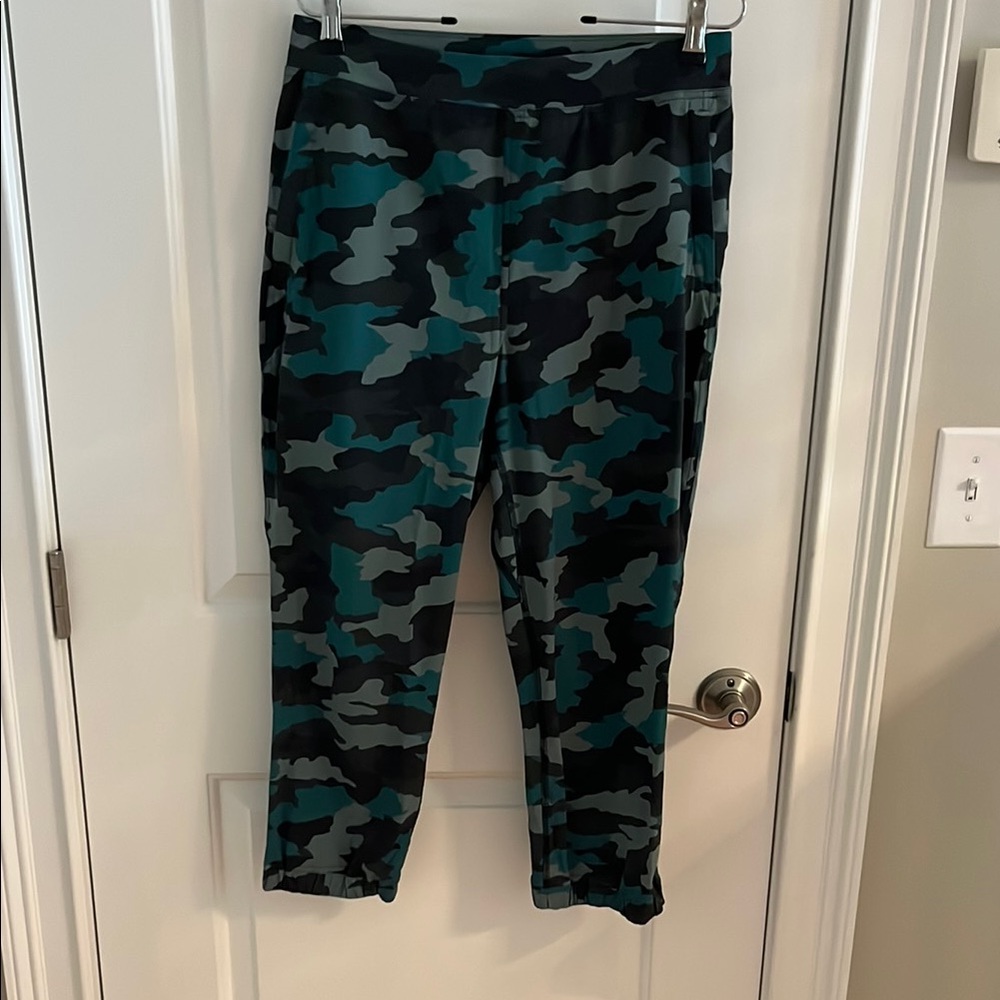 lululemon Adapted State HR Jogger - Black and Green